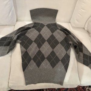 Cashmere sweater by Oscar de la Renta